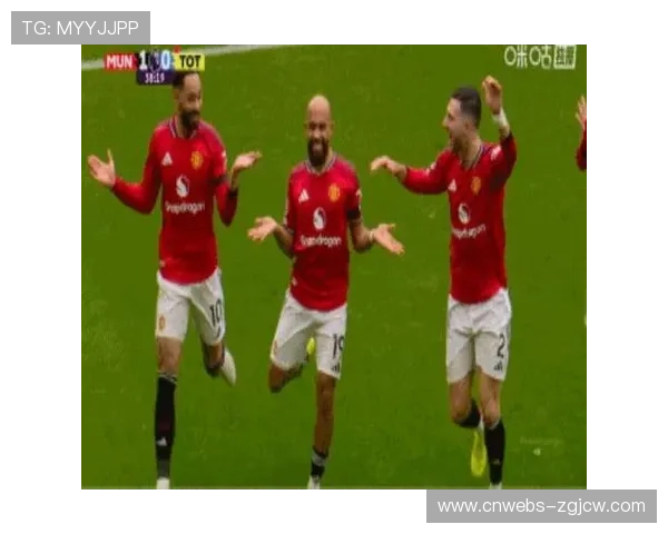 曼联精妙角球战术制胜，马奎尔佯攻+梅努助攻姆伯莫破门